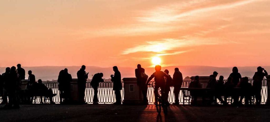 day-in-the-life-sicily-watching-the-people-watching-the-sunset