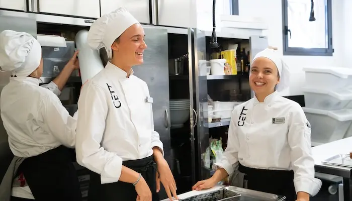 culinary students in a kitchen at CETT